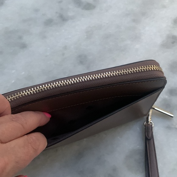 ♠️ Kate Spade LEATHER Schuyler Zip around wristlet wallet clutch outside pocket - Picture 4 of 6